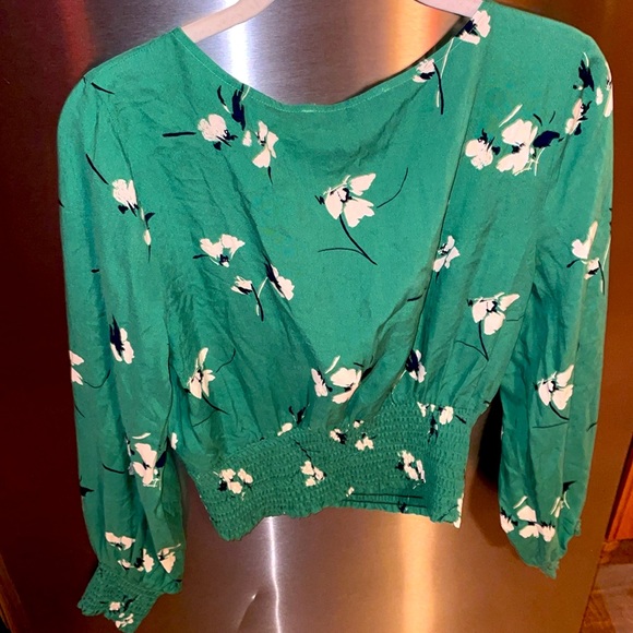 Abercrombie & Fitch Green Floral Crop 💚 - Picture 9 of 15